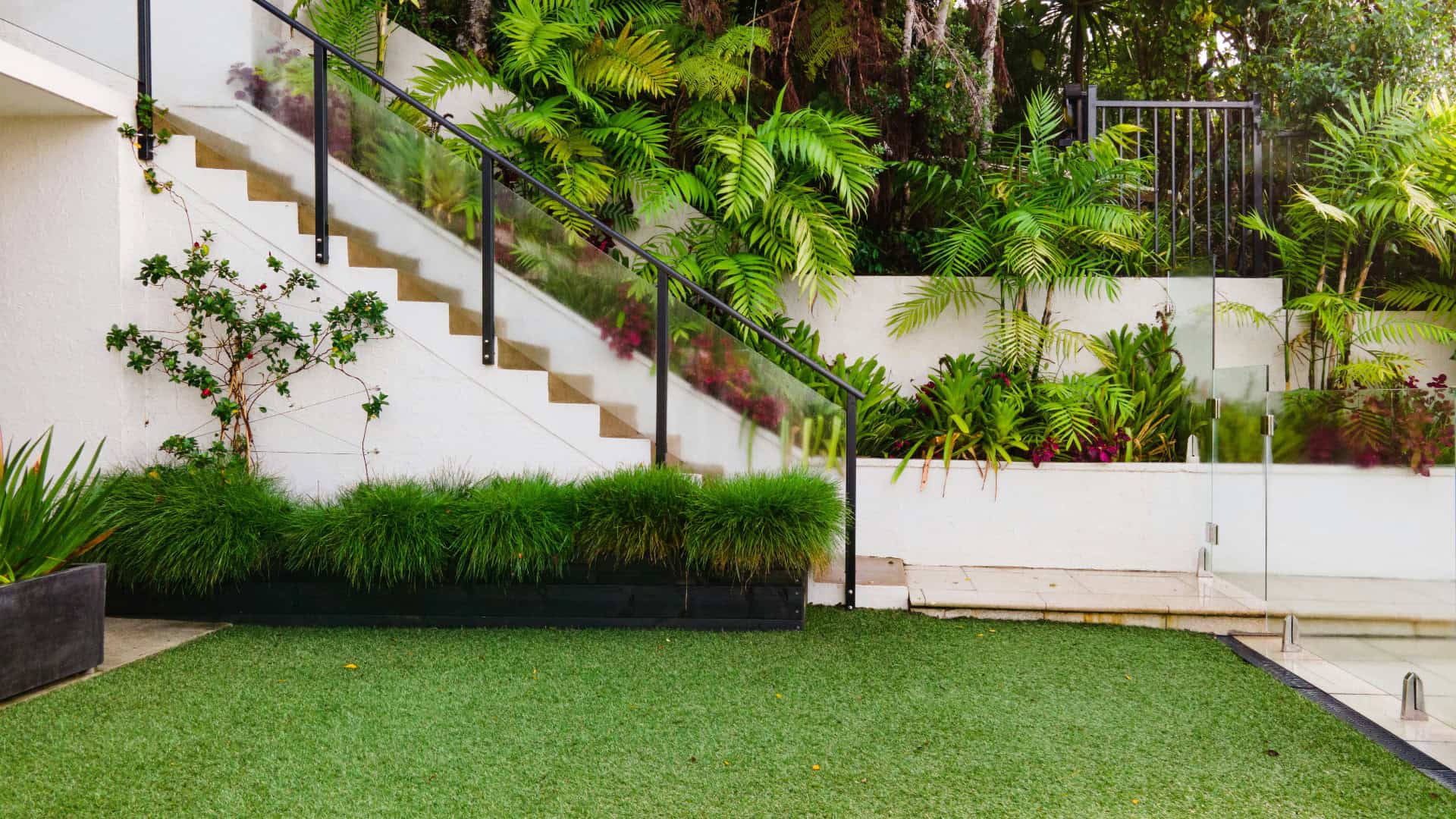 modern home backyard with artificial grass